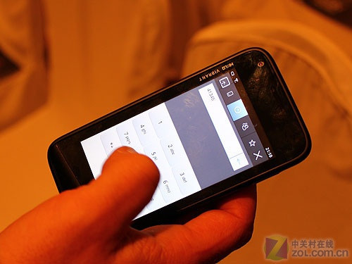 Intel将发力 MeeGo手机设备现身 Intel将发力 MeeGo手机设备现身