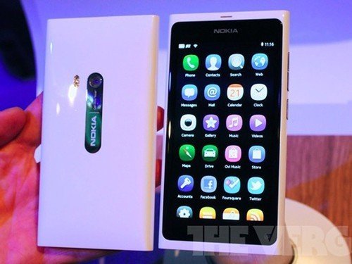 诺基亚N9白色版已开售 售价达5300元 诺基亚N9白色版已开售 售价达5300元